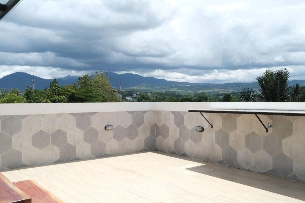 55 With Pool, Karaoke And Rooftop Villa Bogor